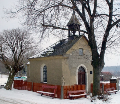 Kaplička v Lazci v původním stavu z roku 2008 